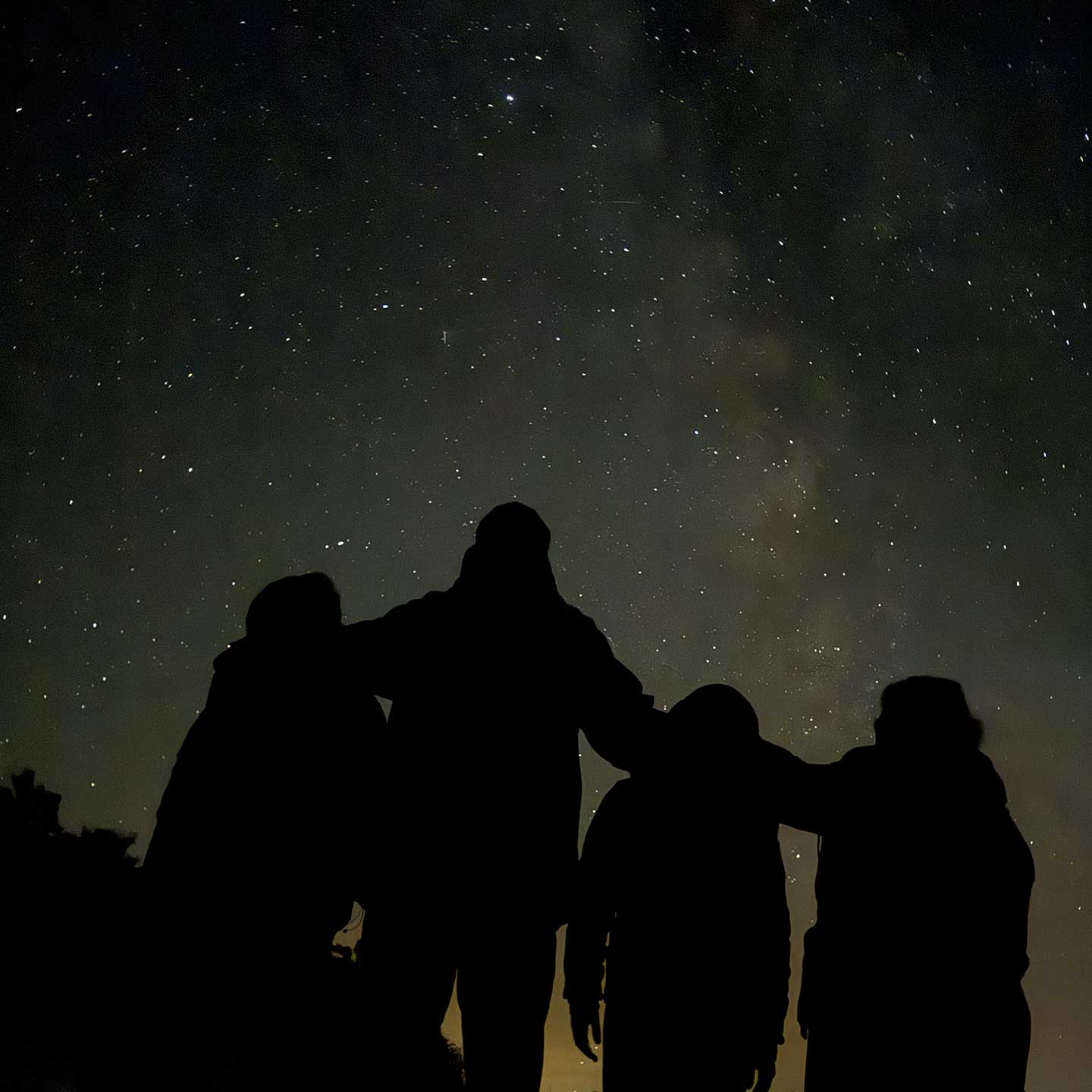 Brennans-Hill-Camping-Cabins-night-sky-crop